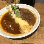 SPICY CURRY 魯珈 - 選べる2種カレー（チキン・ラム）1,200円