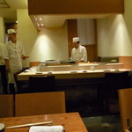 松栄 - 二つに分かれたカウンター