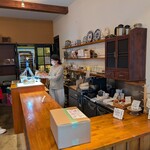 空と麦と - 予約した品ものを受け取るお客さん