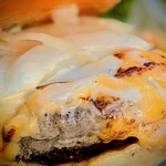 Butcher Miyako Base  - パティは程良くふんわりで超ジューシー、スライスオニオンがシャキシャキで甘い。