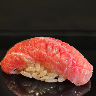 活きた馳走を握る。“食材”にこだわる正統派寿司をいただく。