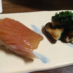 ふく田 - 付き出し（鰹のづけ握り、椎茸焼浸し）