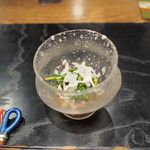 もちづき - 河豚ぶつ切り、あさつき、てっぴ乗せ