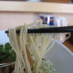 中華そば de 小松 - 麺のリフト