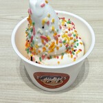 milky70 since1951 - 料理写真:ミルキーソフト　カラースプレーがけ