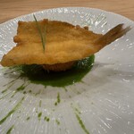 炭火とワインと純米酒 King Momo - キスとズッキーニのフリット。サクサクでニラソースに合う