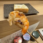 炭火とワインと純米酒 King Momo - ニンニク、ほろほろ、甘みが出るまでじっくり火を通されて。ガーリックシュリンプの新しいカタチ？