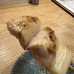 炭火とワインと純米酒 King Momo - ピンボケ…してますが、味は絶品。レア焼き^_^