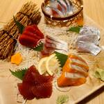 炉端焼き 鷹島本まぐろ 魚然 - 