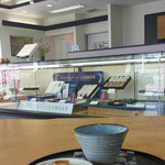 Takayamadou - ゆったりした店内、お茶のサービスあり