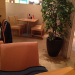 仕立屋食堂 - 店内は見通しが悪いものの小奇麗です