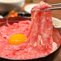 焼肉冷麺 ユッチャン 北新地店 - とろとろっ！飲めるユッケ丼(2,420円)
                    パンチャン･ユッケ80g･ライス
                    スープ･淡路島産焼き海苔4枚