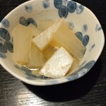 さぶろー - お通し（魚と大根のさわやか煮）