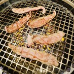肉ヤキ酒場 ニクノウタゲ - 