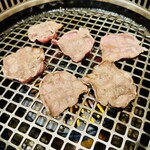 肉ヤキ酒場 ニクノウタゲ - 