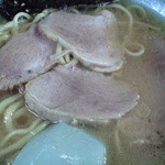 家系ラーメン まこと家 - (2014/10/13)普通のラーメンだったけど，チャーシュがたくさん入ってた