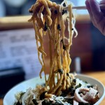 田中商店 - 海苔まみれの太麺をリフトUP⤴️