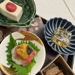 花蝶 - 前菜（白胡麻豆腐・とらふぐ鉄皮の煮凝り・肉寿司）