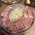 もつ焼き 幸太 - カシラ刺ハーフとハラミ刺ハーフ