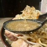 ラーメン専門 宮の森 - スープ