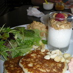 Kai Market - パンケーキに添える、ナッツやバター、クリームが豊富で楽しかった。