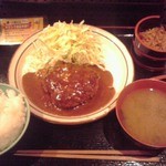 創作鉄板料理とワインを楽しむ店 ～渋谷 居酒屋 花花～ - ハンバーグ定食 ７２０円(税込)