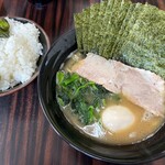 横浜家系らーめん ぼうそう家 - のり増しラーメン(半麵)＋玉子＆ライス(カッパ漬け)！