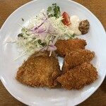 Ryotei Mikado - Set Meal – Fried Horse Mackerel and Chicken Cutlet
                      The meal includes a small fried horse mackerel and four smaller chicken cutlets.