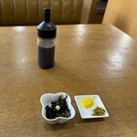 Ryotei Mikado - When you place an order, they bring dressing, sauce, and pickles. The hostess asks if you would like soy sauce as well, and I requested it.