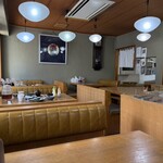 Ryotei Mikado - The interior resembled that of a family restaurant.