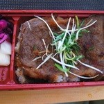 ミートショップ ヒロ - 姿焼弁当。