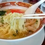 房州麺処 麺屋ちゃいなはうす - とん塩ラーメンの麺