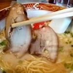 房州麺処 麺屋ちゃいなはうす - とん塩ラーメンのチャーシュー