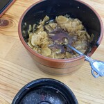 久留米ラーメン　玄竜 - サービスの醤油漬けニンニク