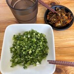 久留米ラーメン　玄竜 - ねぎ200円・辛子高菜50円