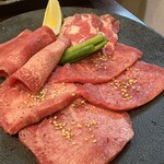 炭火焼肉 にく式 - タン下　並タン　上タン　ネギ塩タン