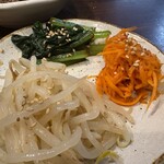 炭火焼肉 にく式 - ナムル盛り合わせ