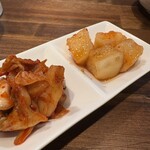 炭火焼肉 にく式 - キムチ　カクテキ