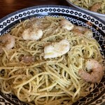 HUB - 海老とモッツァレラのバジルパスタ