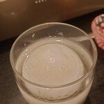 北海亭 - 昔酒はウイスキーみたいにロックグラスでチビチビと