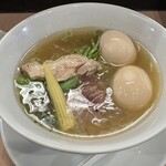 だしが命の塩らーめん ぎょぎょぎょ - 料理写真:味玉だしが命の塩らーめん（インスタフォロー特典の味玉追加）