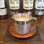 サンドウラ - ペインキラー風：パインジュース、珈琲シロップ、豆乳、ナツメグ、空気（？）