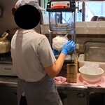 京氷ゆきみ庵 - 電動式ブロック氷専用かき氷機(TKSI-100)で、かき氷を作っているところ～!! 透明なのでかっこ良い～!!( ^o^)ﾉ