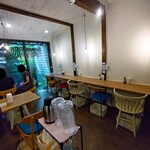 京氷ゆきみ庵 - 奥のカウンター6席とテーブル4席の様子～!!( ^o^)ﾉ