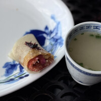 中国飯店 春秋 - 中の甘いパリッとしたダックが最強。スープと共に