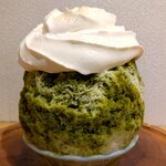 京氷菓 つらら - 抹茶シロップがたっぷりかかったかき氷の上に、めっちゃたっぷりのミルクエスプーマ(マスカルポーネ)クリームが盛りつけられている〜!!( ^o^)ﾉ