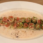 ORCHESTRA荻窪 - サーモンをキャベツでロールした一品