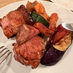 ORCHESTRA荻窪 - 柔らかく仕上げられた米沢豚と野菜