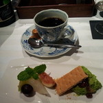 飛騨牛グリルばくろ - 本日のデザート盛り合わせと珈琲