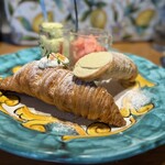 ピッツェリア トラットリア ダ オカピート - 中のクリームが色々変わるので、リピートする楽しみがある